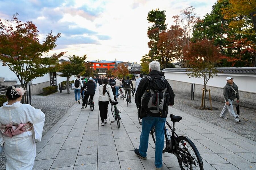 Kyoto: Half-day Guided Bike Tour with Fushimi Inari - South Kyoto by bike, why this route works