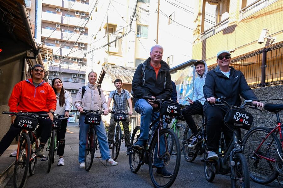 Kyoto: Half-day Guided Bike Tour with Fushimi Inari - Gion backstreets: the calm side of geisha district Kyoto