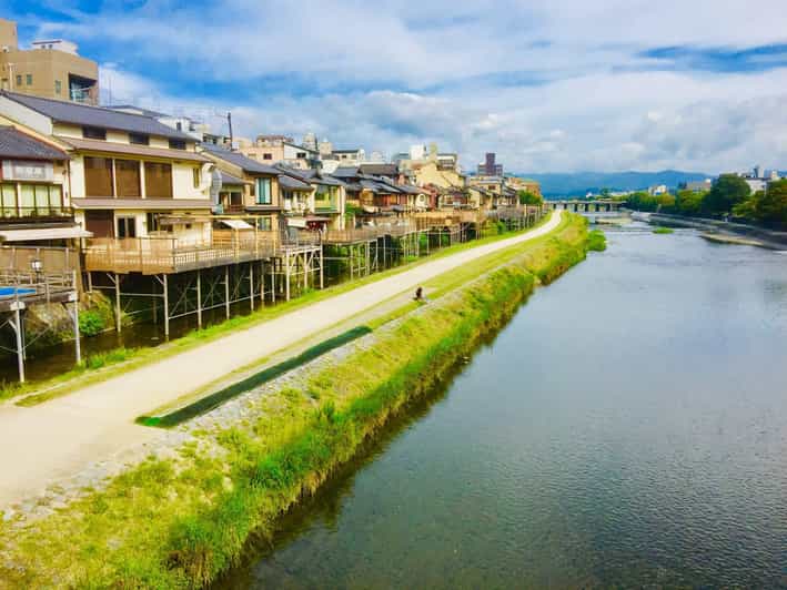 Kyoto: Half-Day Private Guided Tour to the Old Town of Gion - Starting at Sanjo-ohashi Bridge: the easiest way to begin