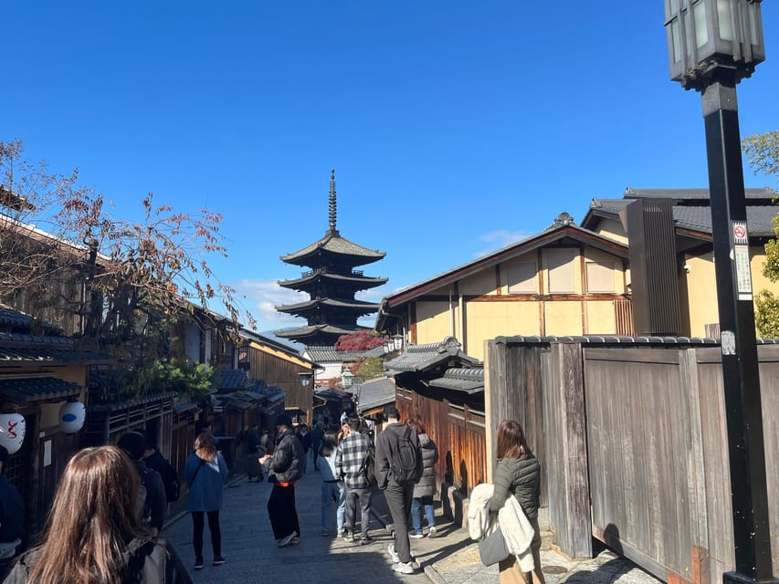Kyoto: Half-Day Private Guided Tour to the Old Town of Gion - Sannenzaka and Ninenzaka, where the old-town steps do the talking