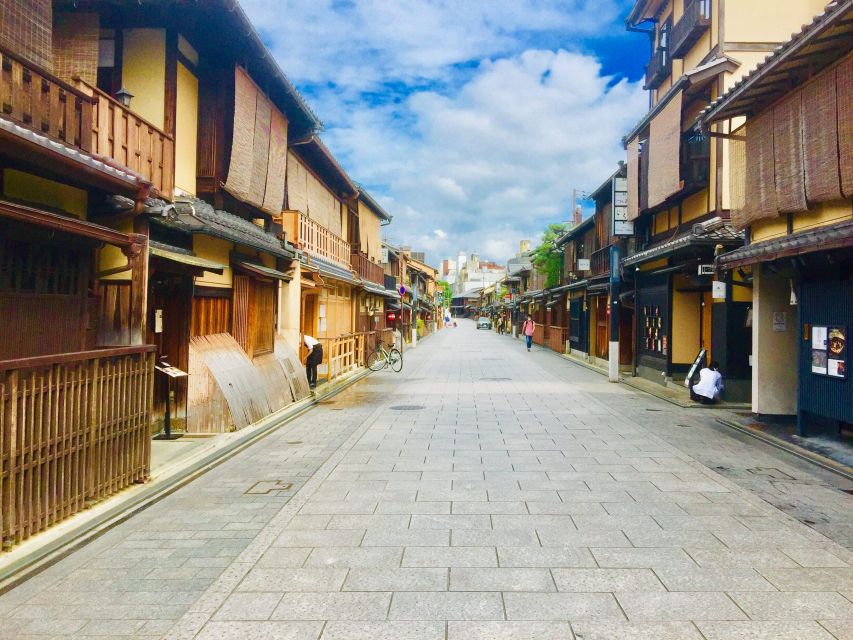 Kyoto: Half-Day Private Guided Tour to the Old Town of Gion - Kamo River promenade and Shirakawa Street, your first hit of Kyoto character