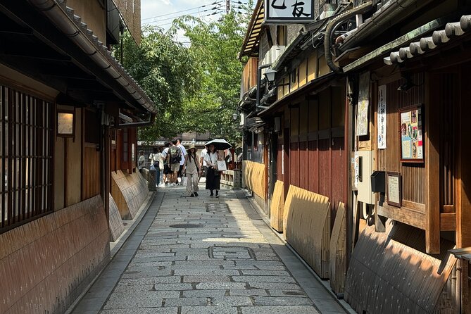 Kyoto: Half-Day Private Tour Gion Geisha Districts & Kiyomizu - Sannenzaka and Ninenzaka: Old Streets for Photos and Sweets