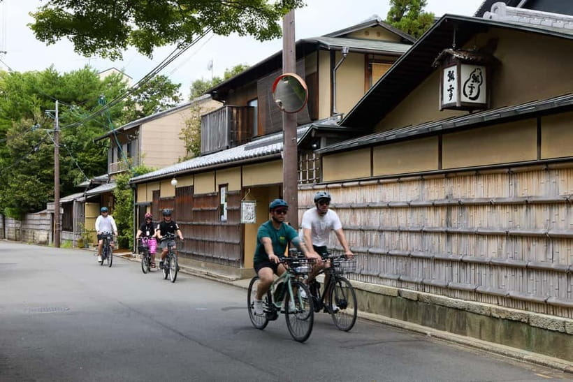 Kyoto: Hidden Gems E-Bike Tour Through Backstreets & Temples - Heian Shrine for 30 minutes: a planned beauty moment