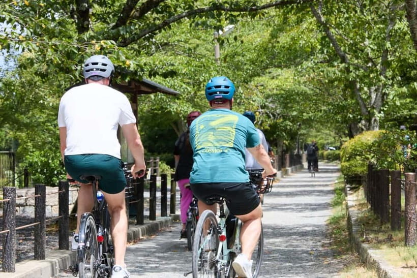 Kyoto: Hidden Gems E-Bike Tour Through Backstreets & Temples - Gion for 20 minutes: a quick hit with a sense of place