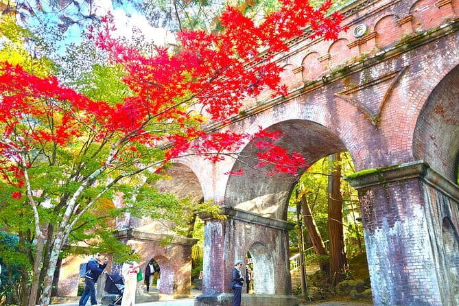 Kyoto: Higashiyama Slow Cycling Tour along the quiet waterfront - Slow Cycling on a BROMPTON Along Higashiyama Waterways