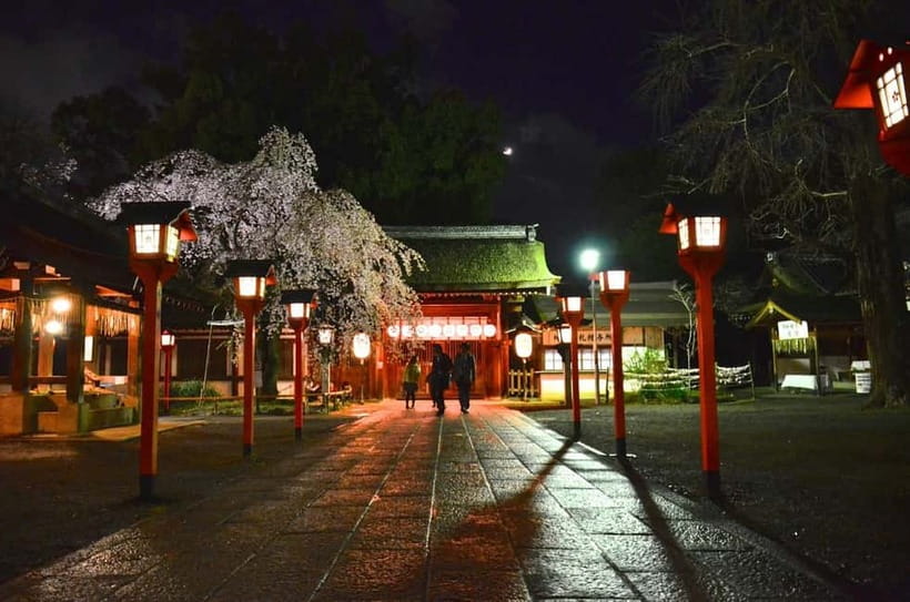 Kyoto: Highlights Guided Walking Tour - Yasaka Shrine and the Sannenzaka approach: spirituality meets street life