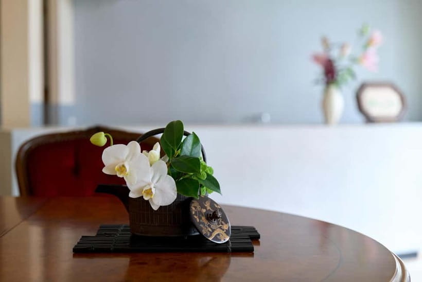 Kyoto: IKEBANA Private Program : enjoy the view of Kyoto! - The rooftop photo with Kyoto mountains and Daimonji