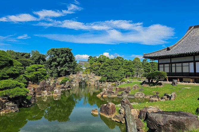 Kyoto Imperial Palace & Nijo Castle Guided Walking Tour - 3 Hours - Guides: what you will notice in the small-group experience