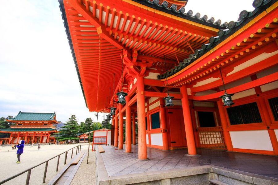 Kyoto: Imperial Palace & Nijo Castle Guided Walking Tour - Walking logistics: timing, shoes, and the reality of Kyoto