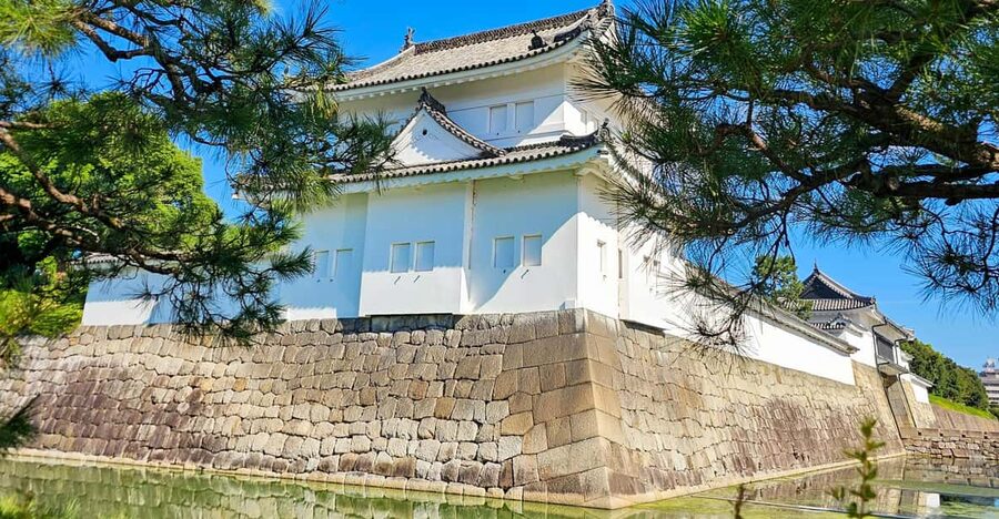 Kyoto: Imperial Palace & Nijo Castle Guided Walking Tour - Meeting at Nijojo-mae Station, then getting oriented quickly