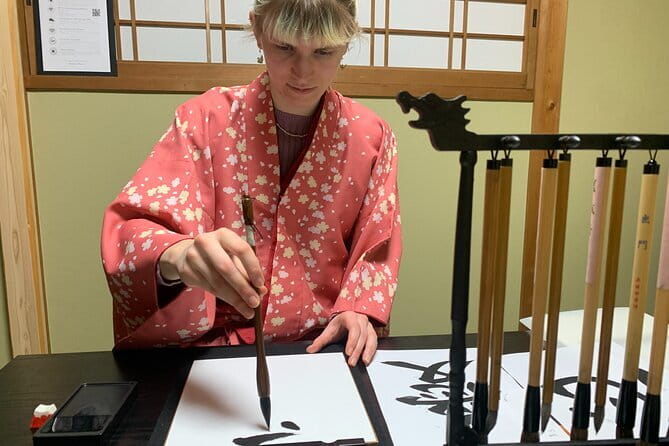 Kyoto: Japanese Calligraphy Class in 150 years old townhouse - What you actually learn as a beginner