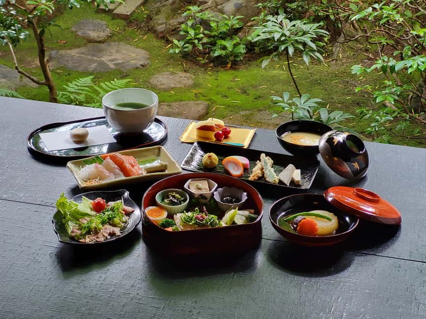 Kyoto: Kaiseki Dinner at a Historical Townhouse - Entering Tondaya, the machiya you tour before the meal