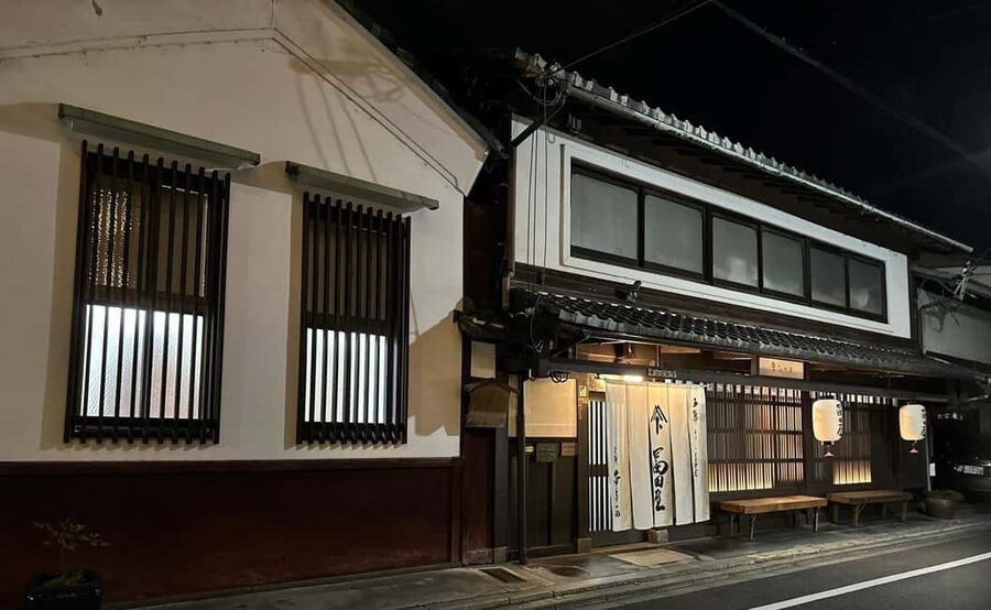 Kyoto: Kaiseki Dinner at a Historical Townhouse - The illuminated garden view that makes dinner feel quieter