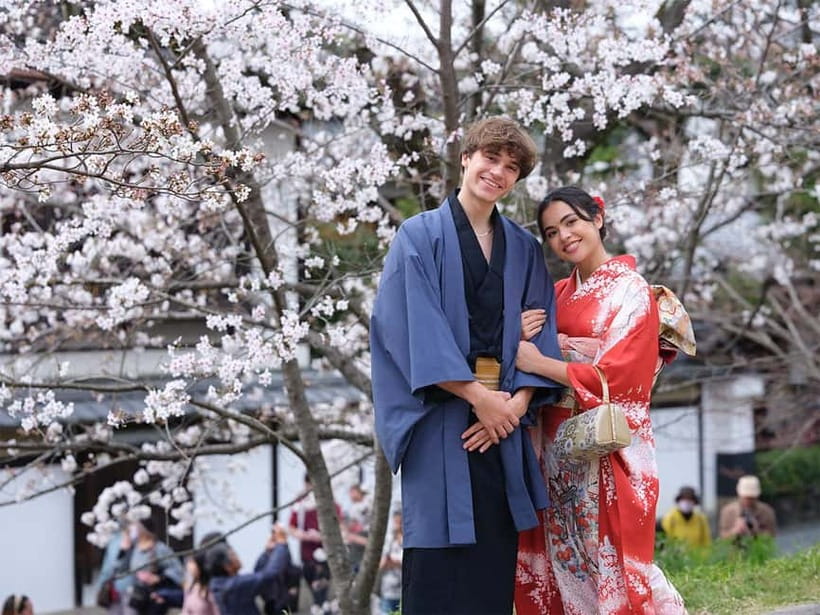 Kyoto Kimono Rental mimosa ｜Kimono/Yukata Rental Couple Plan - Where Mimosa puts you in Higashiyama: Ichinenzaka convenience