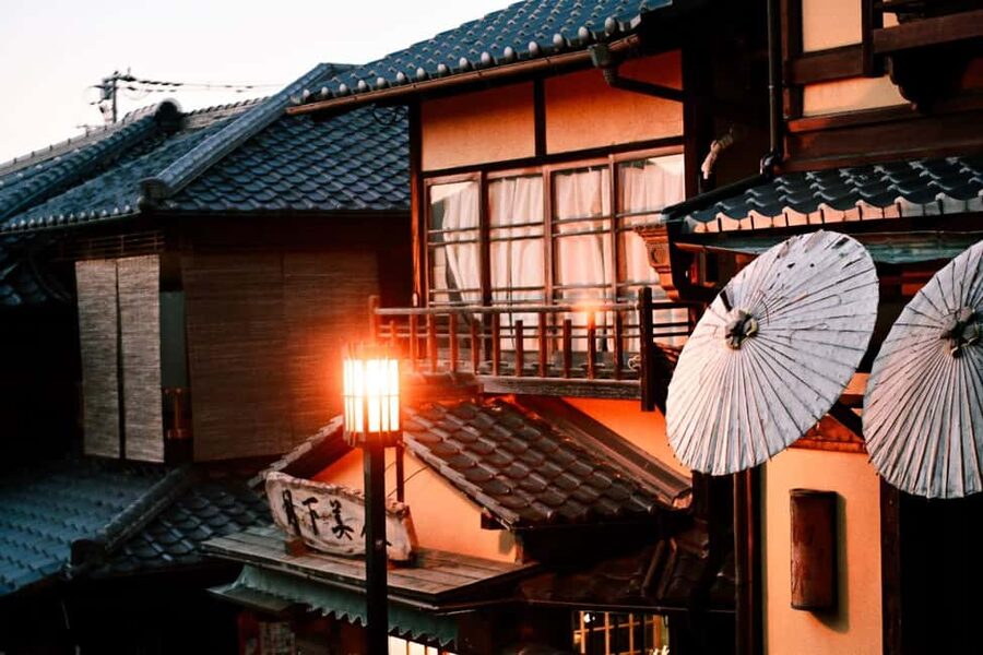 Kyoto: Kimono Rental with Hairstyling easy make up - Small group size: better attention and calmer communication