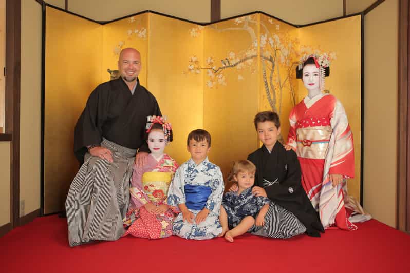 Kyoto kiyomizu Temple : Maiko and Samurai Family Photoshoot - From Kiyomizu-michi to Studio Shiki: your 3.5-hour flow