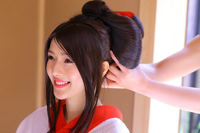 Kyoto Kiyomizudera Temple: Maiko and Samurai couple plan - Makeup and wig decisions: how to get the look you want