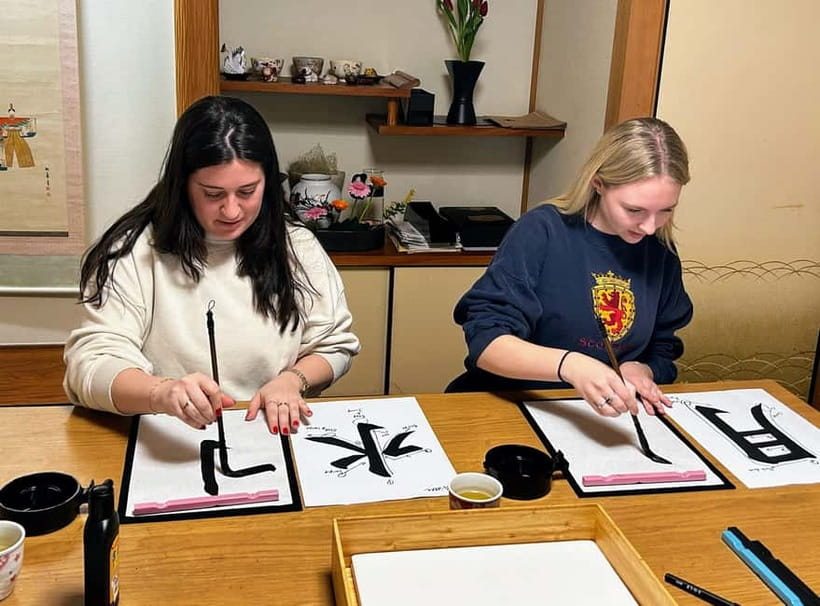 Kyoto: Local Home Visit and Japanese Calligraphy Class - The best kind of traveler for this class