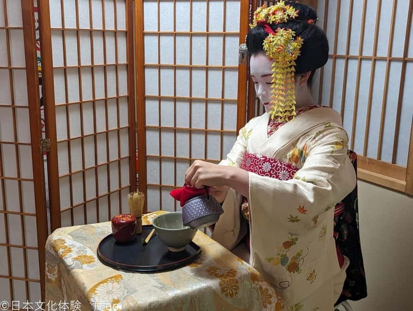 Kyoto: Lunch or Dinner with Maiko - Getting to the venue near Gojo Station, stairs and timing matter