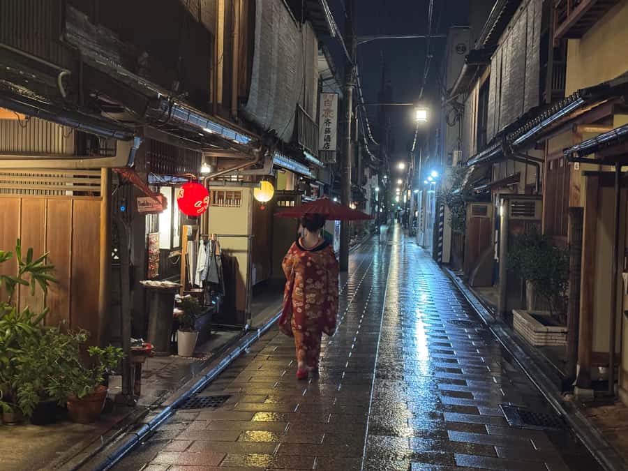 Kyoto Magic Night Walk: Gion & Fushimi Inari(Private Option) - From Izumo-no-Okuni Statue to a Night That Moves
