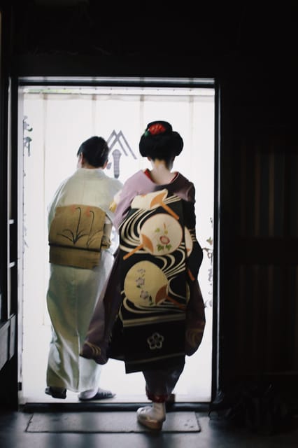 Kyoto: Maiko Happy Hour at a Historic Machiya - Language, socks, and other practical tips that save headaches