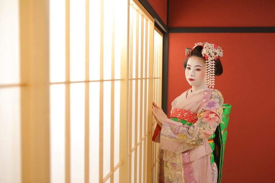 Kyoto: Maiko Makeover and Photoshoot Experience - Choosing your kimono: 100 options, one decision that sets the tone