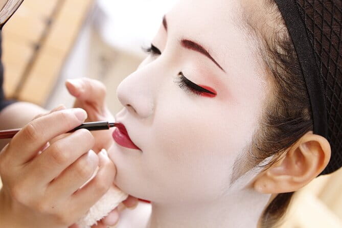 Kyoto: Maiko Makeover and Photoshoot Experience (Women only) - The Japanese Style Photo Room and How You Get Your Best Shots