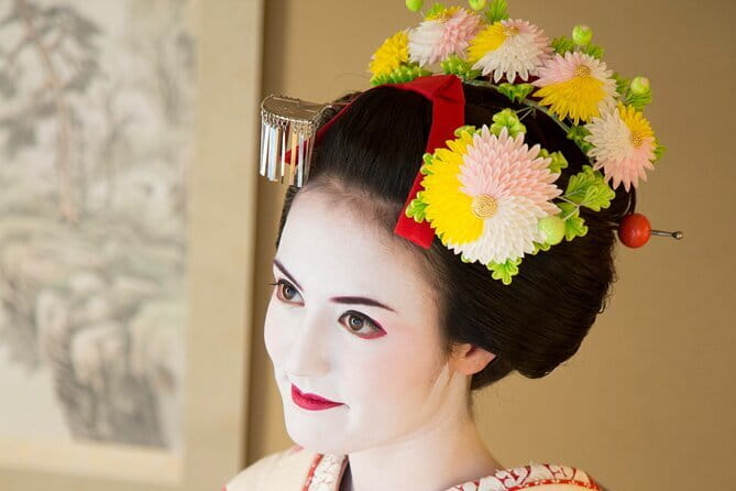 Kyoto: Maiko Makeover and Photoshoot Experience (Women only) - Kimono Choice From 100 Options and the Wig Decisions