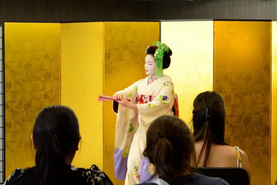 Kyoto: Meet-and-Greet, Maiko Show and Experience - What you actually see: two dances, a clear English introduction, and Q&A
