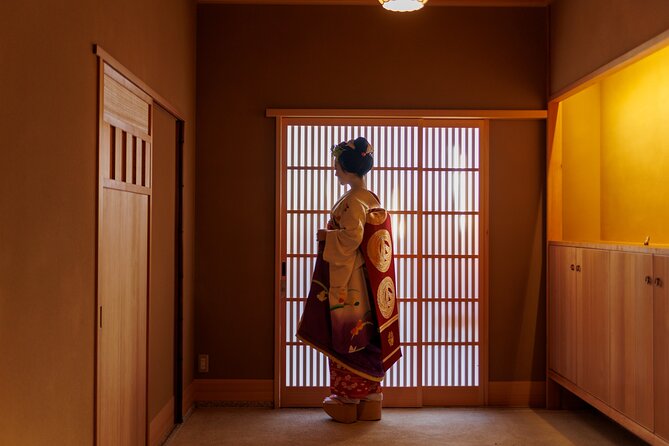 Kyoto: Meet the Geisha Maiko with Gion Walking Tour - Miyagawasuji performance in an ochaya: what you are paying for