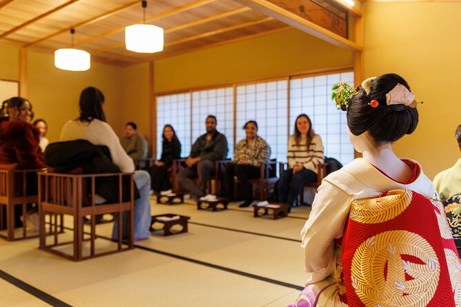 Kyoto: Meet the Geisha Maiko with Gion Walking Tour - Etiquette rules you must follow, especially with socks and rain