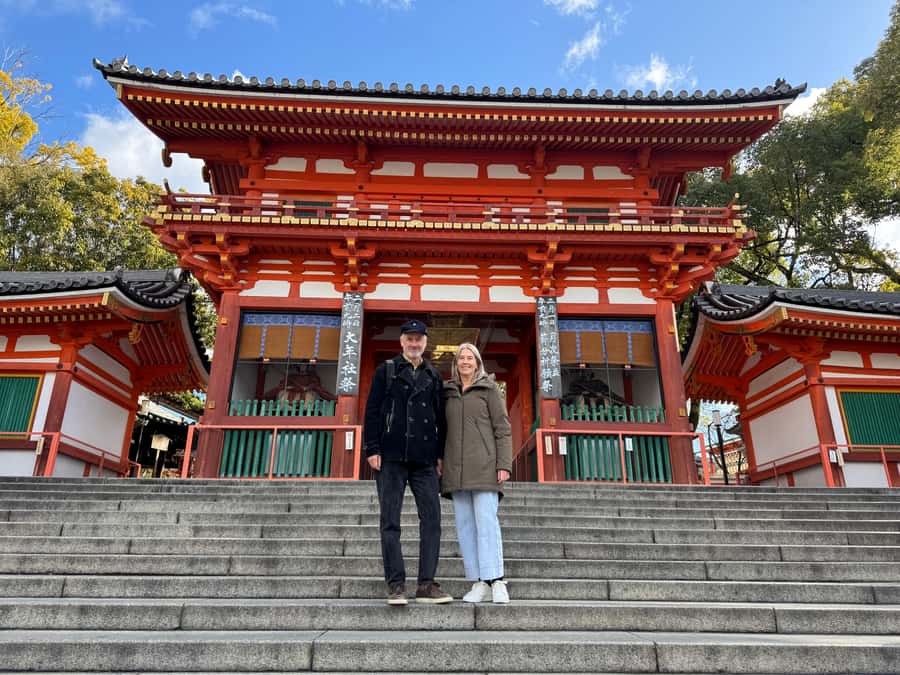 Kyoto Morning Highlights Tour: Fushimi, Kiyomizu-dera & Gion - Gion before it crowds up: walking the old streets in softer light
