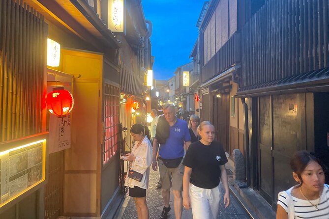 Kyoto Night Food & Izakaya Hopping Tour in Pontocho - Meeting at Minamiza Theater: easy to find, low-stress start