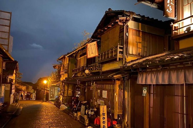 Kyoto night walk tour (Gion district) - Yasakanoto Pagoda Photos and the Best Light Moments