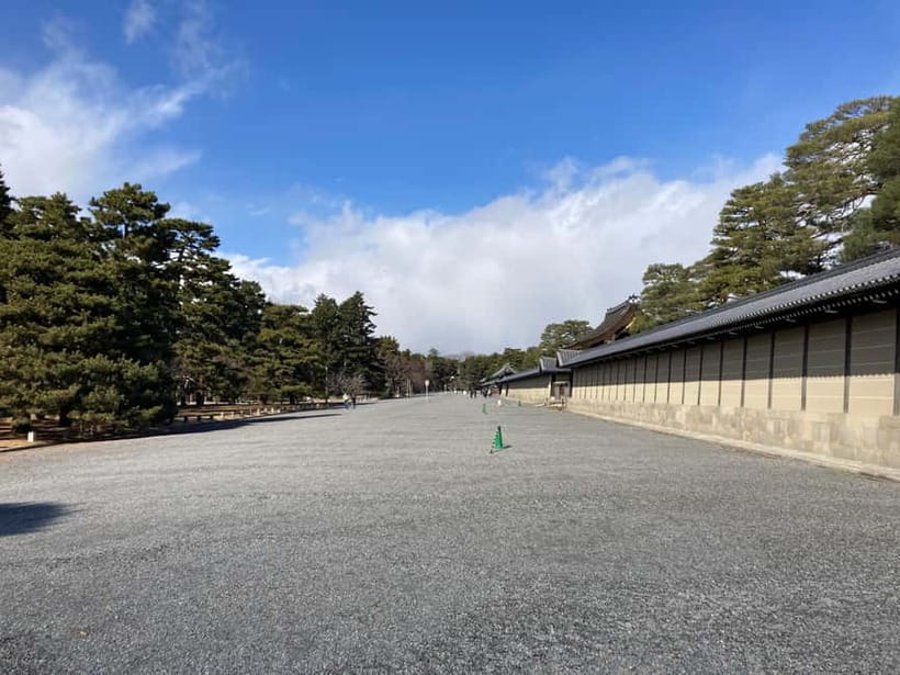 Kyoto: Nijo Castle and Kyoto Imperial Palace Guided Tour - The Kyoto street walk: townhouses, seasonal spots, and culture talk