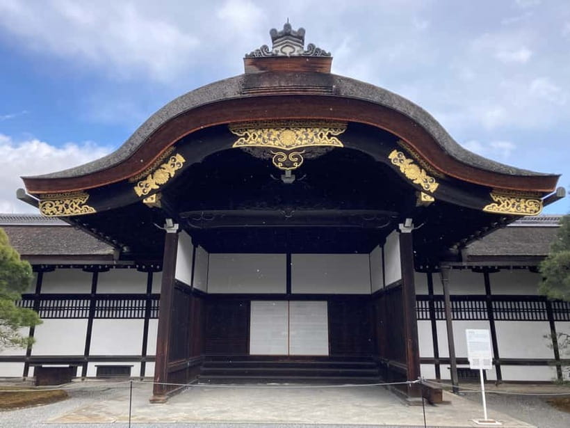 Kyoto: Nijo Castle and Kyoto Imperial Palace Guided Tour - What the guides do so well: history, politics, and clear explanation