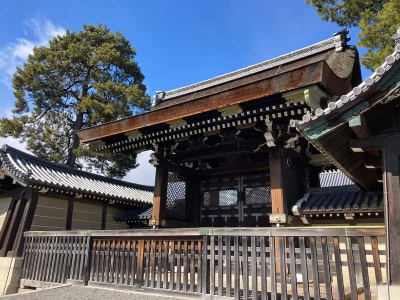 Kyoto: Nijo Castle and Kyoto Imperial Palace Guided Tour - Nijo Castle and the Tokugawa message in architecture