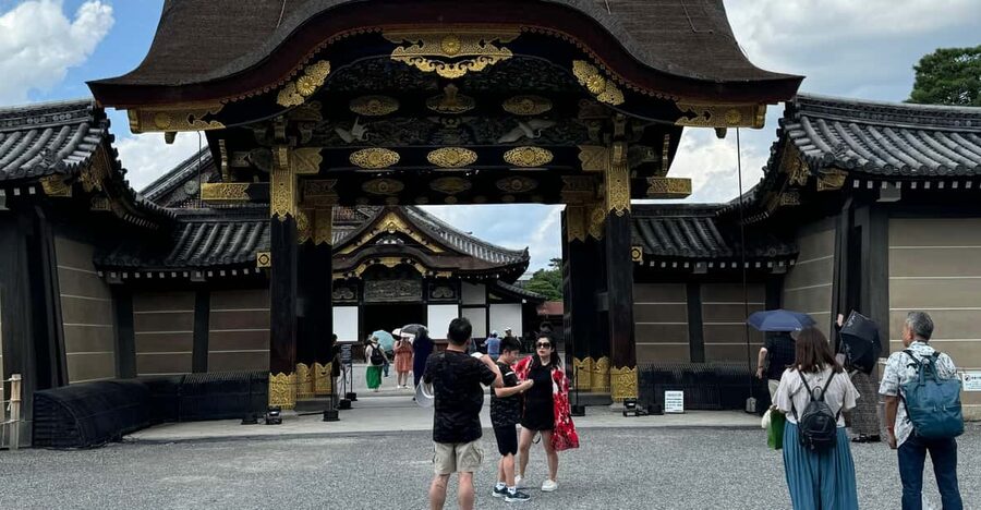 Kyoto: Nijo Castle & Gardens 2-Hour Guided Tour - Nijo Castle architecture and photo stops that actually help
