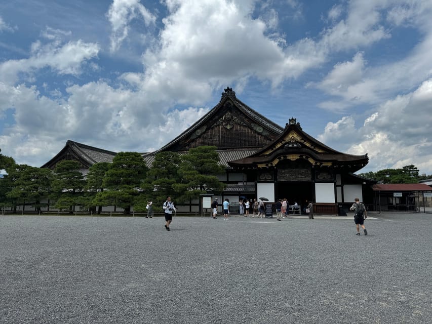 Kyoto: Nijo Castle & Gardens 2-Hour Guided Tour - Ninomaru palace and the floating peacock panel trick