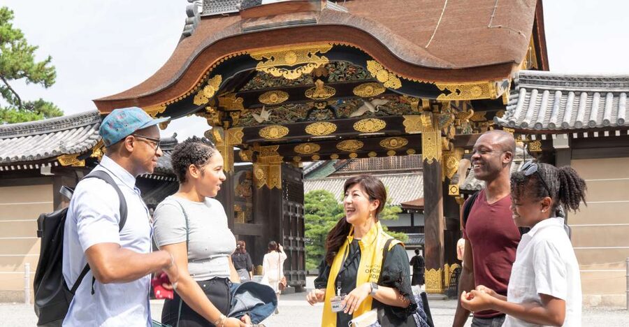 Kyoto: Nijo-jo Castle and Ninomaru Palace Guided Tour - The feudal architecture details that the guide helps you actually notice