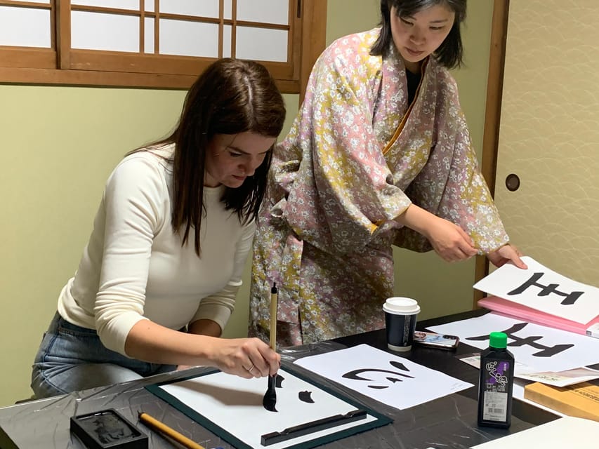Kyoto Ninenzaka : Japanese Calligraphy Class in Townhouse - Tools and Brush Handling, Without the Guesswork