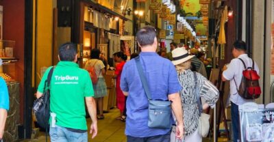Nishiki Market and Depachika Food Tour with a Local