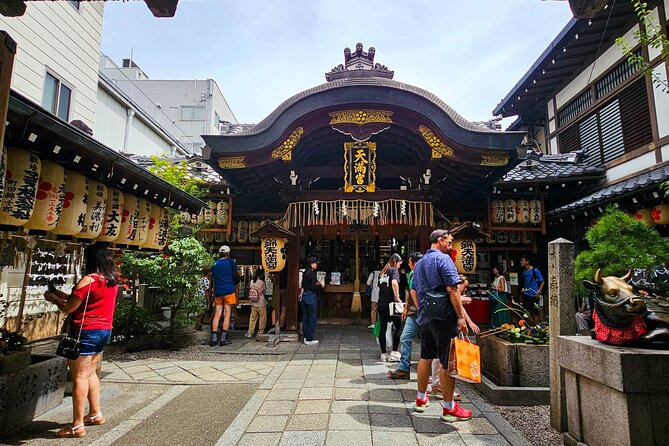 Kyoto Nishiki Market & Depachika: 2-hours Food Tour with a Local - Stop 1 at Daimaru Kyoto Depachika: the “easy win” tasting setup