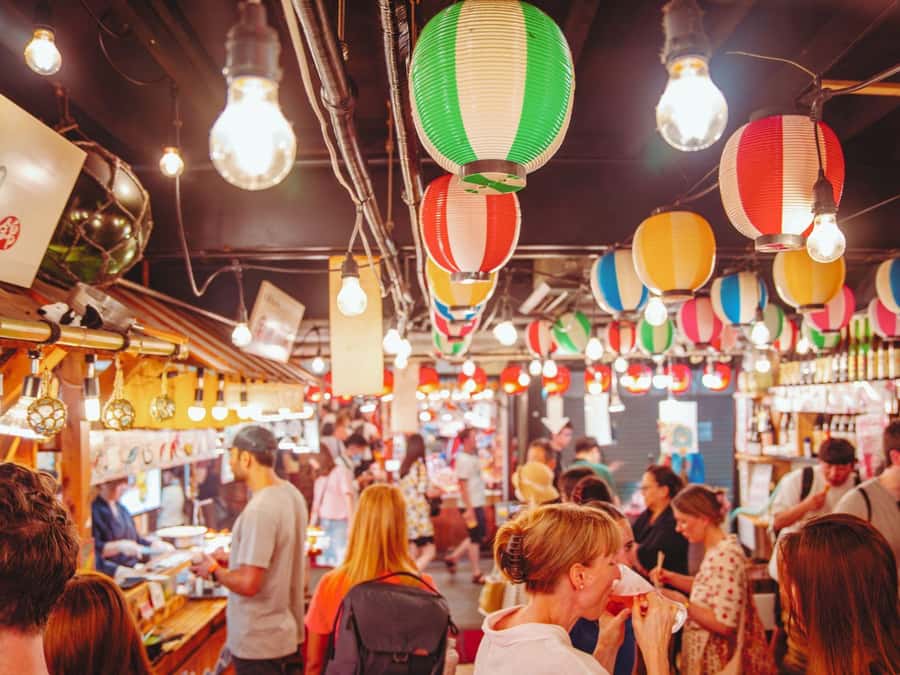 Kyoto: Nishiki Market Private Tour with 3 Food Tastings - The guide is doing the real work, and that shows fast