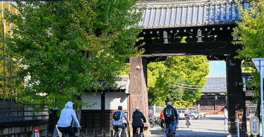 Kyoto: North Kyoto Guided Cycling Tour with Lunch - Nishi Honganji Temple: slow down and let the guide frame what you’re seeing