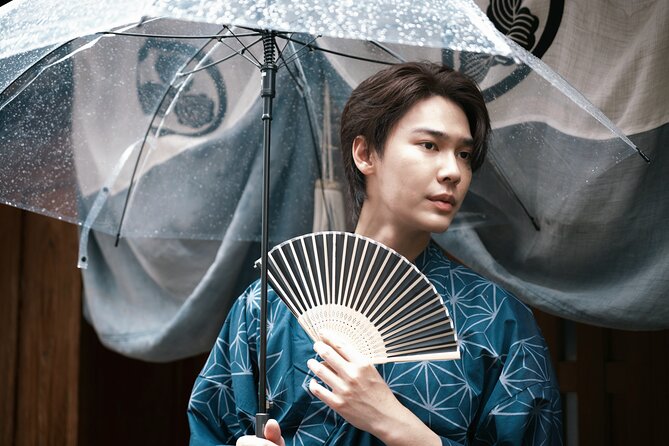 Kyoto Photo Travel with Local Guide and Personal Photographer - Higashiyama gardens and quiet lanes for softer light