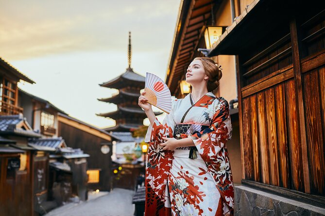 Kyoto Photography Tour - The pagoda backdrop at Hōkan-ji Temple: where the angle work pays off