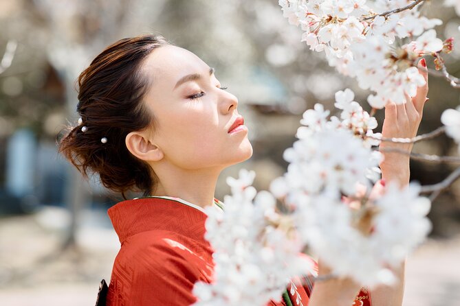 Kyoto Photography Tour - Props and kimono help: options that change the whole feel