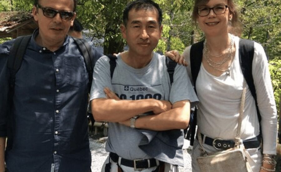 Kyoto : Private Custom Walking Tour With A Local Guide - Meeting Your Guide, Moving Between Sights, and Keeping the Day Comfortable