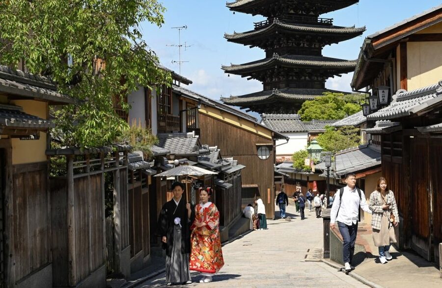 Kyoto: Private Customized Walking Tour with a Local Insider - Food and tea moments: Nishiki Market, lunch picks, and matcha experiences